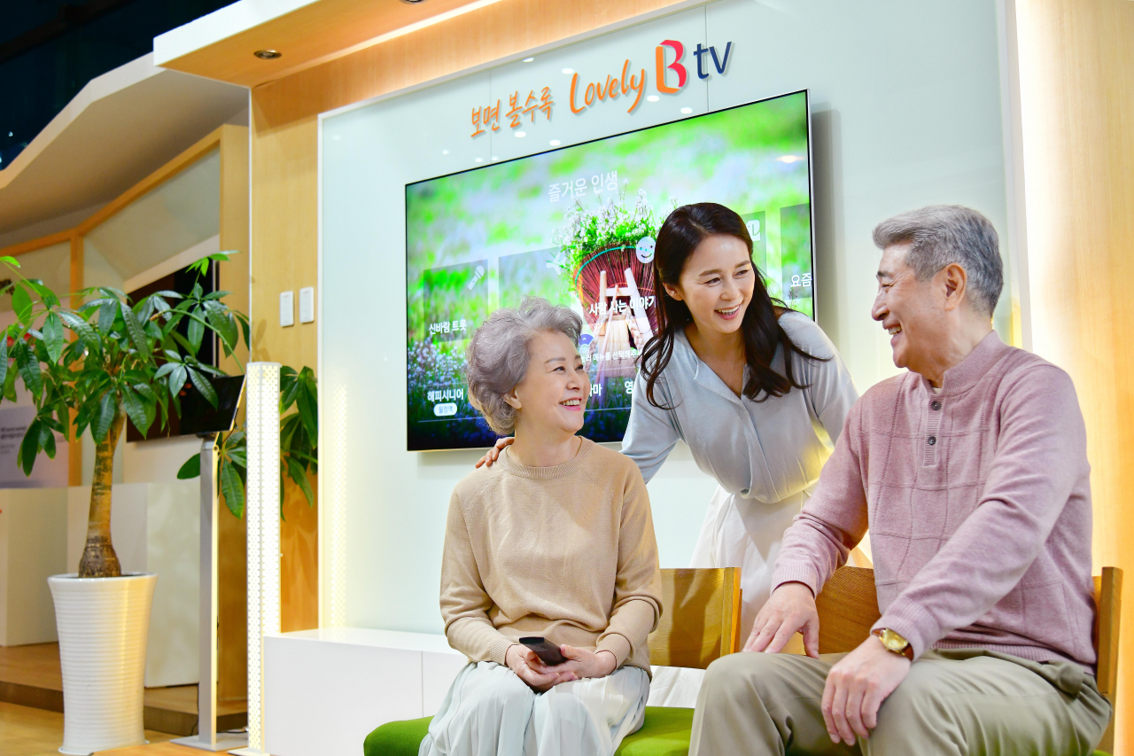 SK브로드밴드가 B tv를 통해 부모와 자녀를 연결하는 상품 ‘B tv 패밀리’를 출시했다고 22일 밝혔다. [SK브로드밴드 제공]