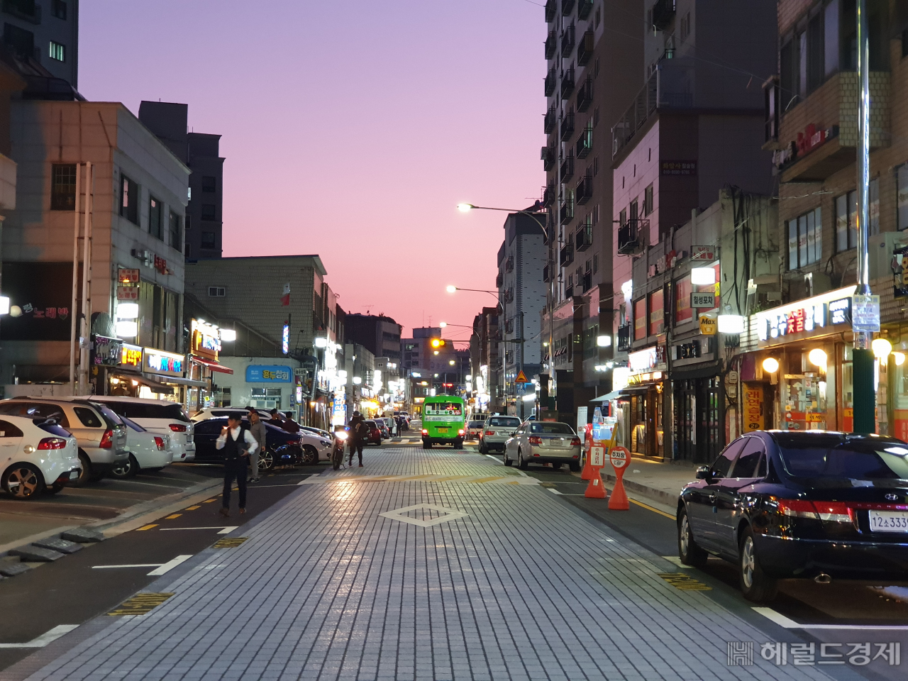 전선지중화 사업 후 거리 모습. [은평구 제공]