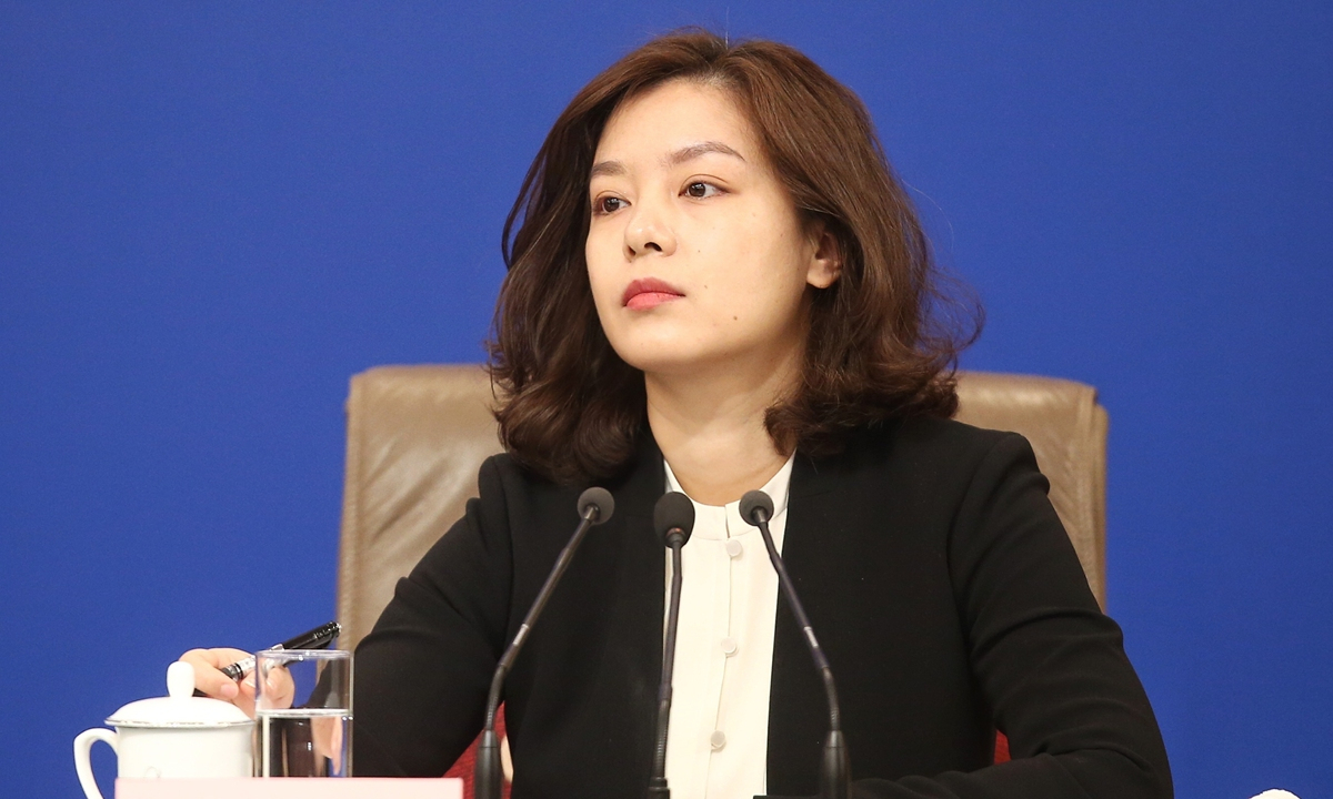 지난 18일 미국 알래스카에서 열린 미중 고위급 회담에서 중국 측 통역을 담당한 장징 통역사. [홍콩 사우스차이나모닝포스트(SCMP) 갈무리]
