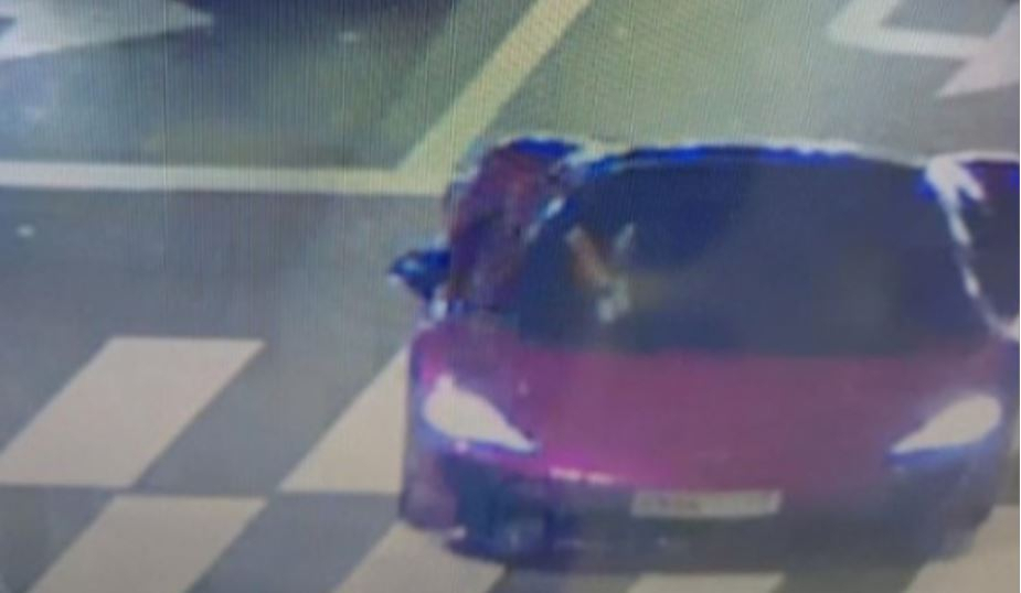 피해 주장 미니 차주가 공개한 맥라렌 CCTV 화면.