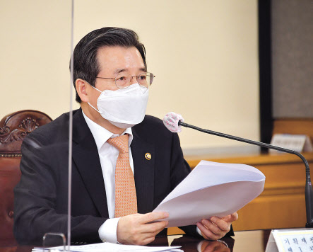 김용범 기획재정부 차관이 23일 서울 중구 은행회관에서 열린 거시경제 금융회의에서 발언하고 있다. 김 차관은 이 자리에서 “국고채 시장은 글로벌 금리 상승에 따른 영향에 더해 국고채 수급 부담 우려도 일부 작용하면서 금리가 상승세를 보이고 있다”고 말했다. [기획재정부 제공]