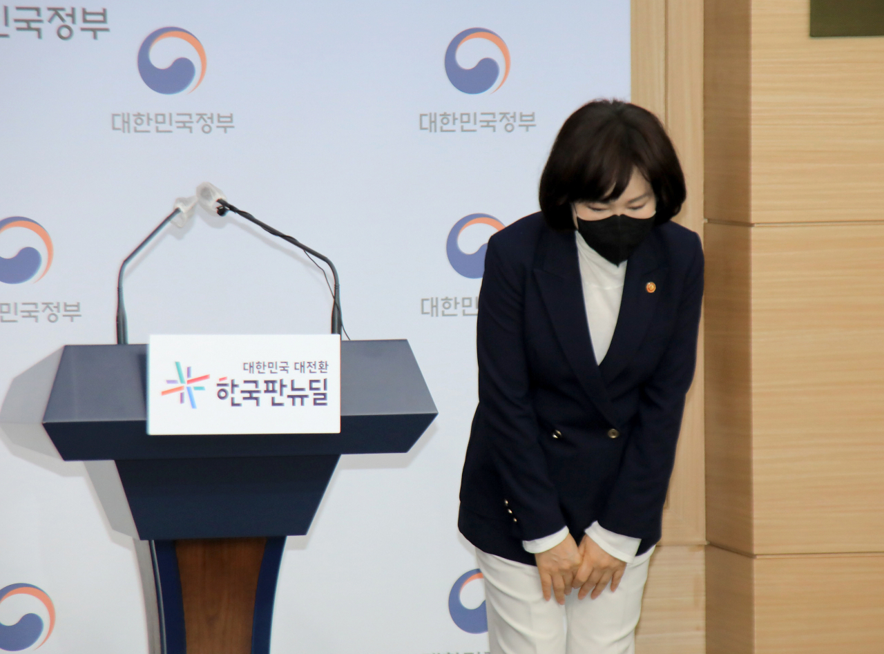 전현희 국민권익위원장은23일 공공기관 반부패·청렴 강화 대책 브리핑에서 최근 LH 사태와 관련해 “이해충돌방지법 주무부처이자 반부패 총괄기관 책임자로서 국민들께 송구스럽다”며 고개를 숙였다. [국민권익위 제공]