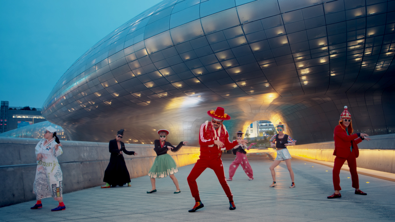 한국관광공사의 ‘Feel the Rhythm of Korea’ 영상 서울 DDP배경 영상캡쳐. 이 영상은 국내 최고권위인 한국광고주협회 디지털부문 대상을 받았다.