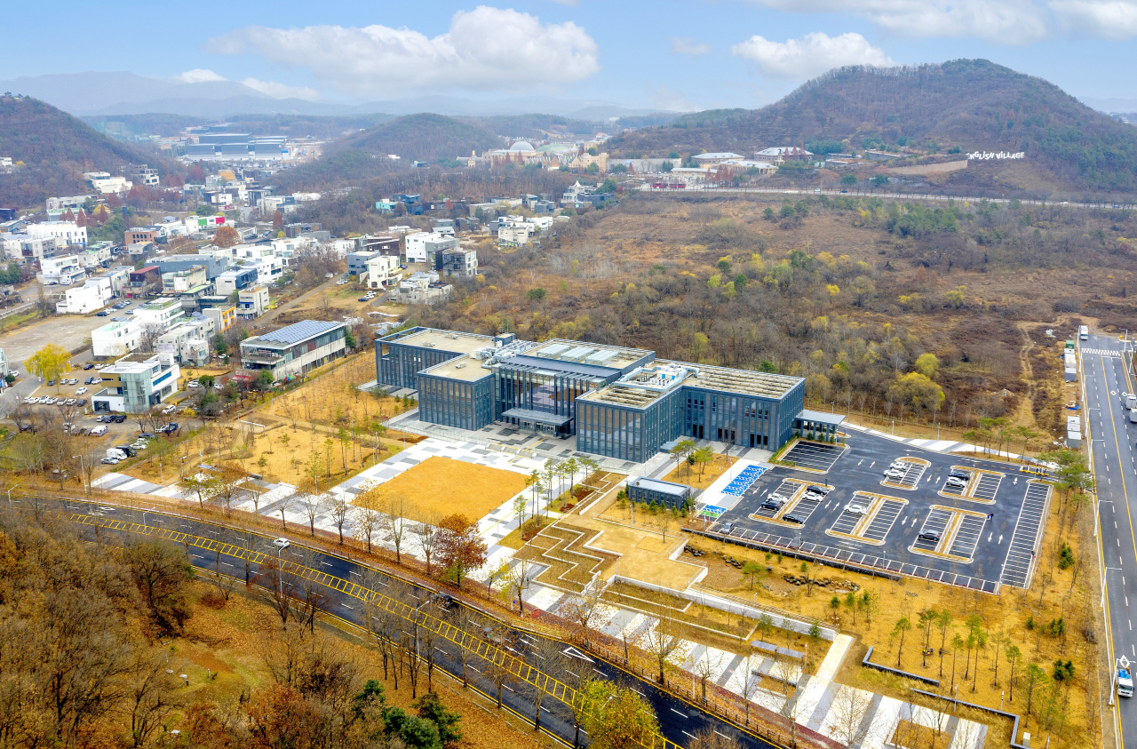 5월에 시범개방할 국립민속박물관 파주의 막바지 단장이 진행중이다.