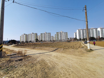 인천계양 공공주택지구 옆에 15년 전 조성된 동양지구가 맞닿아 있다. 이 단지 아파트들도 3기 신도시 기대감에 함께 매매가가 상승했다. [이민경 기자]