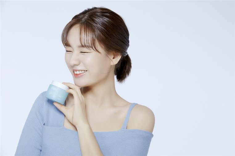 리뉴얼 된 ‘아크웰 리얼 아쿠아 밸런싱 크림’