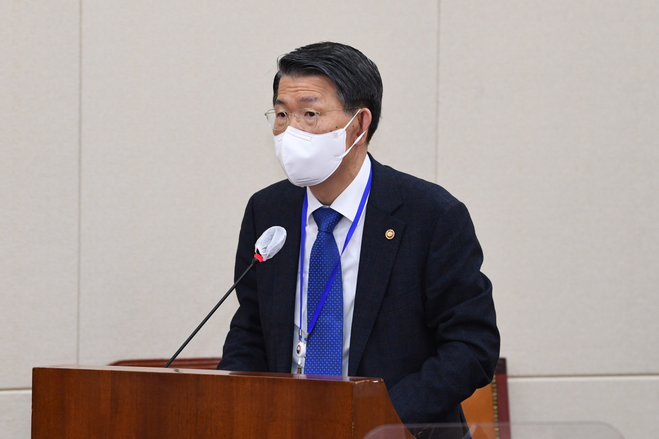 은성수 금융위원장이 지난 24일 서울 여의도 국회에서 열린 정무위원회 전체회의에서 발언하고 있다. [연합]