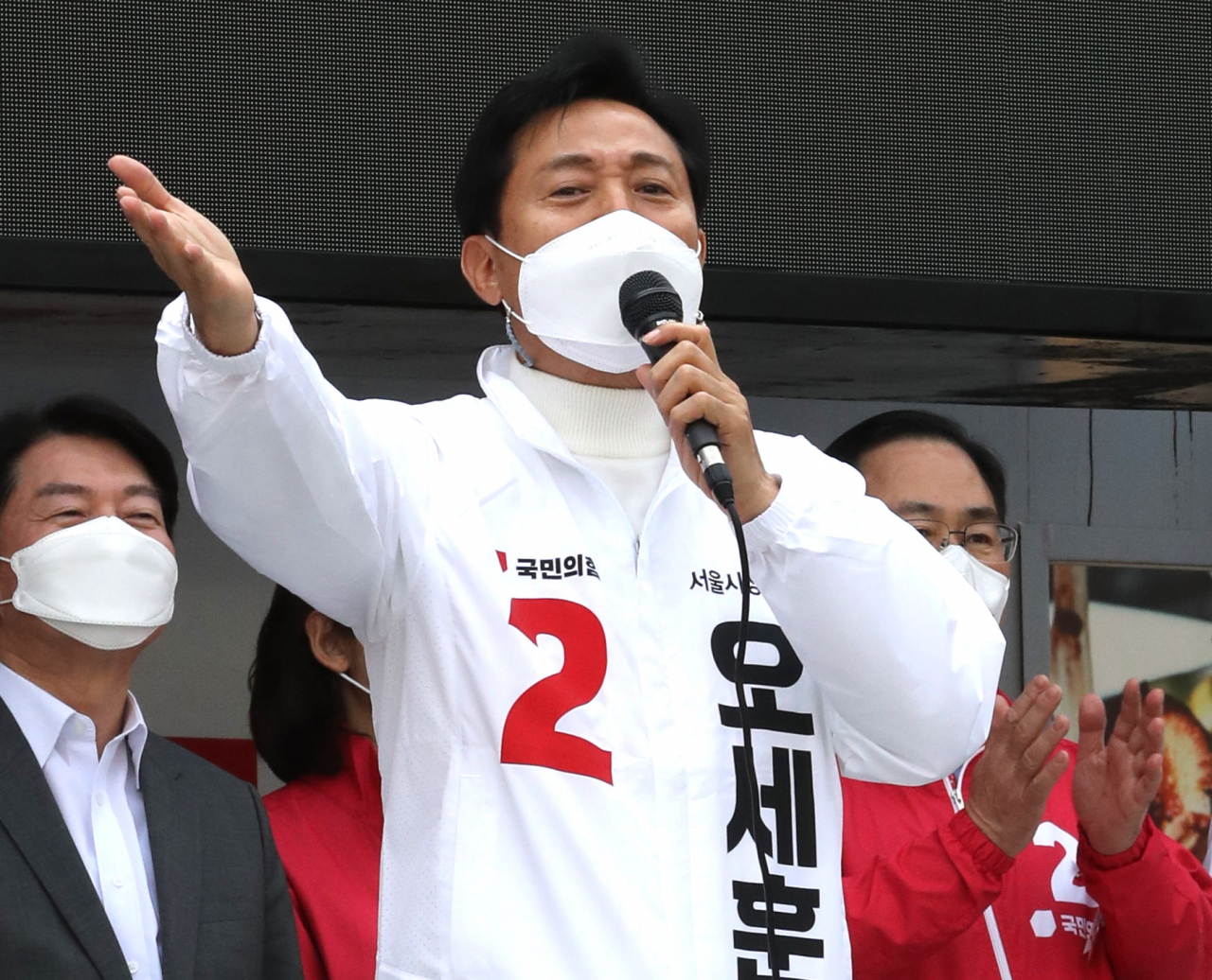 오세훈 국민의힘 서울시장 후보가 4·7 재보선 공식 선거운동 첫날인 25일 오후 서울 덕수궁 대한문 앞에서 열린 유세에서 연설하고 있다. [연합]