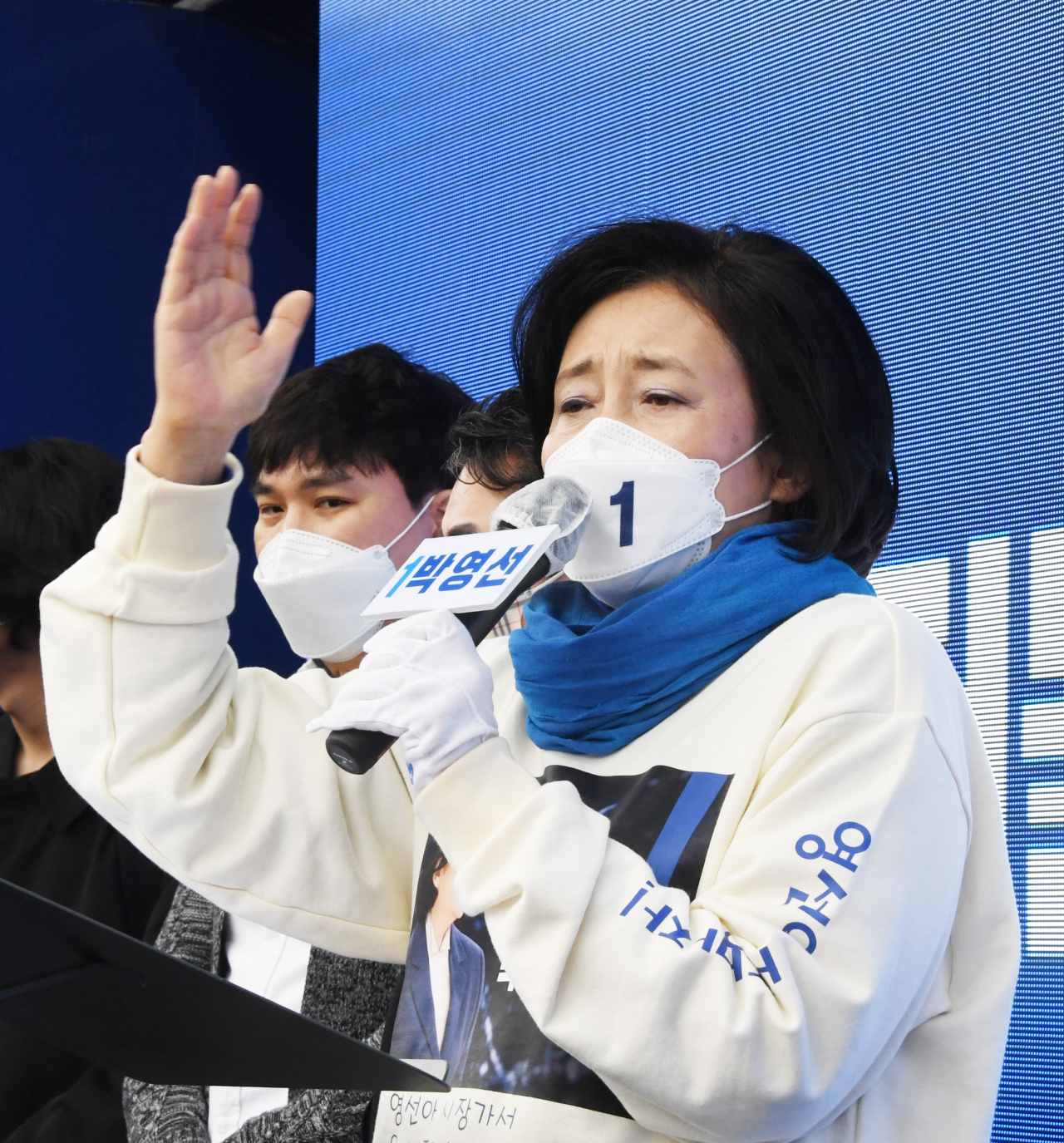 박영선 더불어민주당 서울시장 후보가 28일 오전 서울 서초구 고속버스터미널 경부선 광장에서 열린 집중 유세에서 지지를 호소하고있다. [연합]