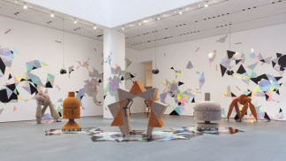 뉴욕현대미술관 재개관 당시 ‘양혜규: 손잡이’ 전시전경. 뉴욕 현대미술관(MoMA) 마론 아트리움 커미션, 2019. 사진: Denis Doorly