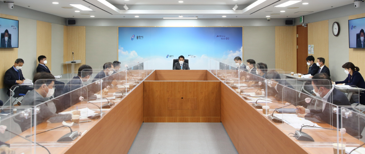 백군기 용인시장 주재 회의.