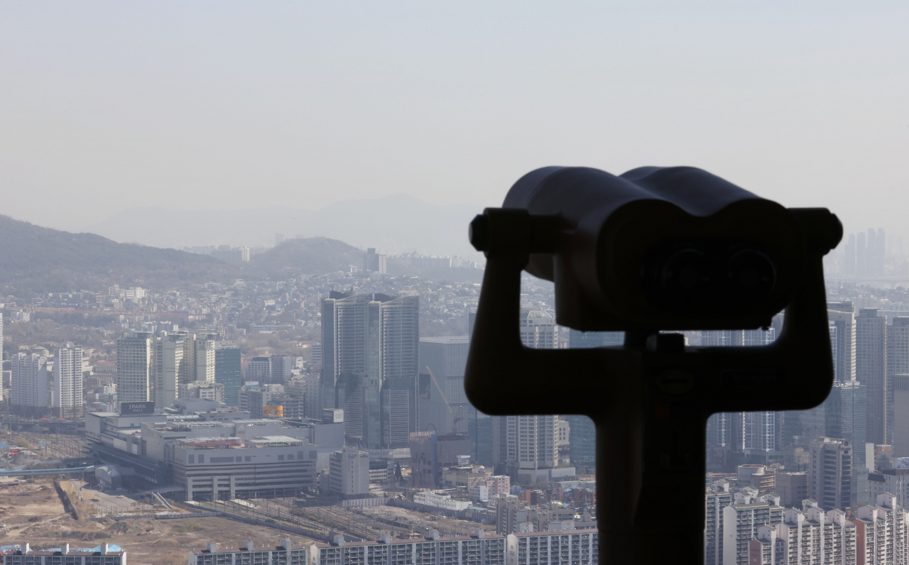 30일 서울 영등포구 여의도 63아트 전망대에서 바라본 서울 도심. 연합뉴스