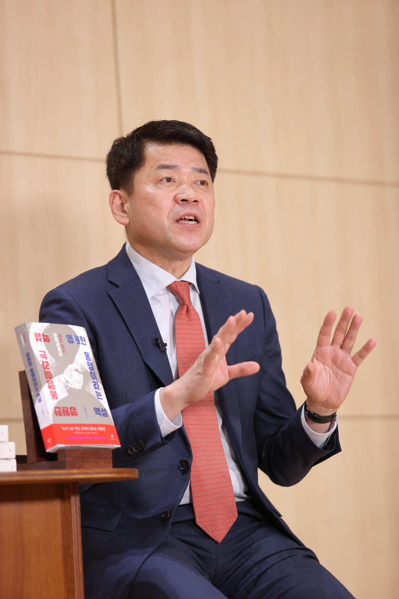 김준형 국립외교원장이 30일 ‘영원한 동맹이라는 역설’ 출간 온라인기자간담회를 갖고 있다. 창비 제공