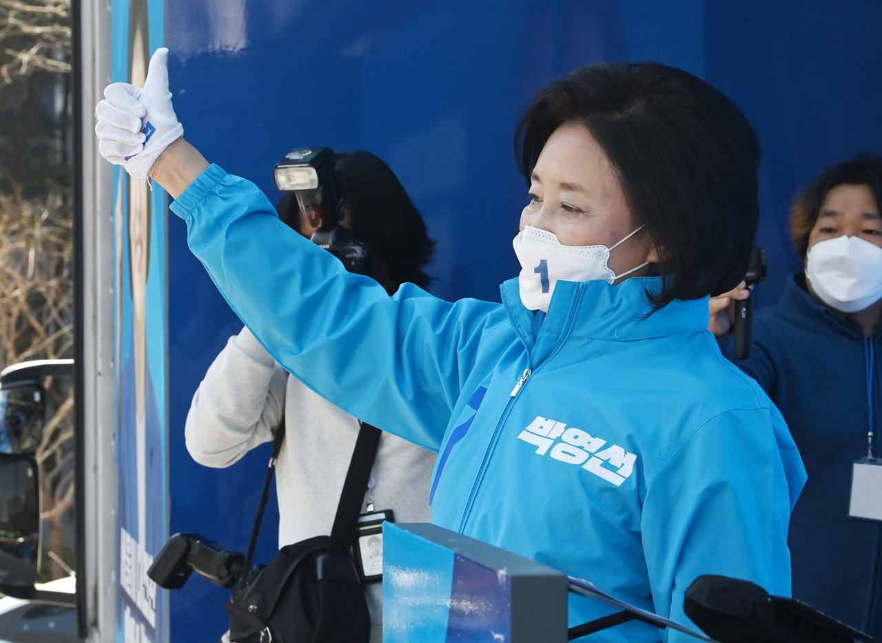 박영선 더불어민주당 서울시장 후보가 30일 서울 성동구 왕십리역 광장에서 열린 집중유세에서 지지를 호소하고 있다. [국회사진기자단]