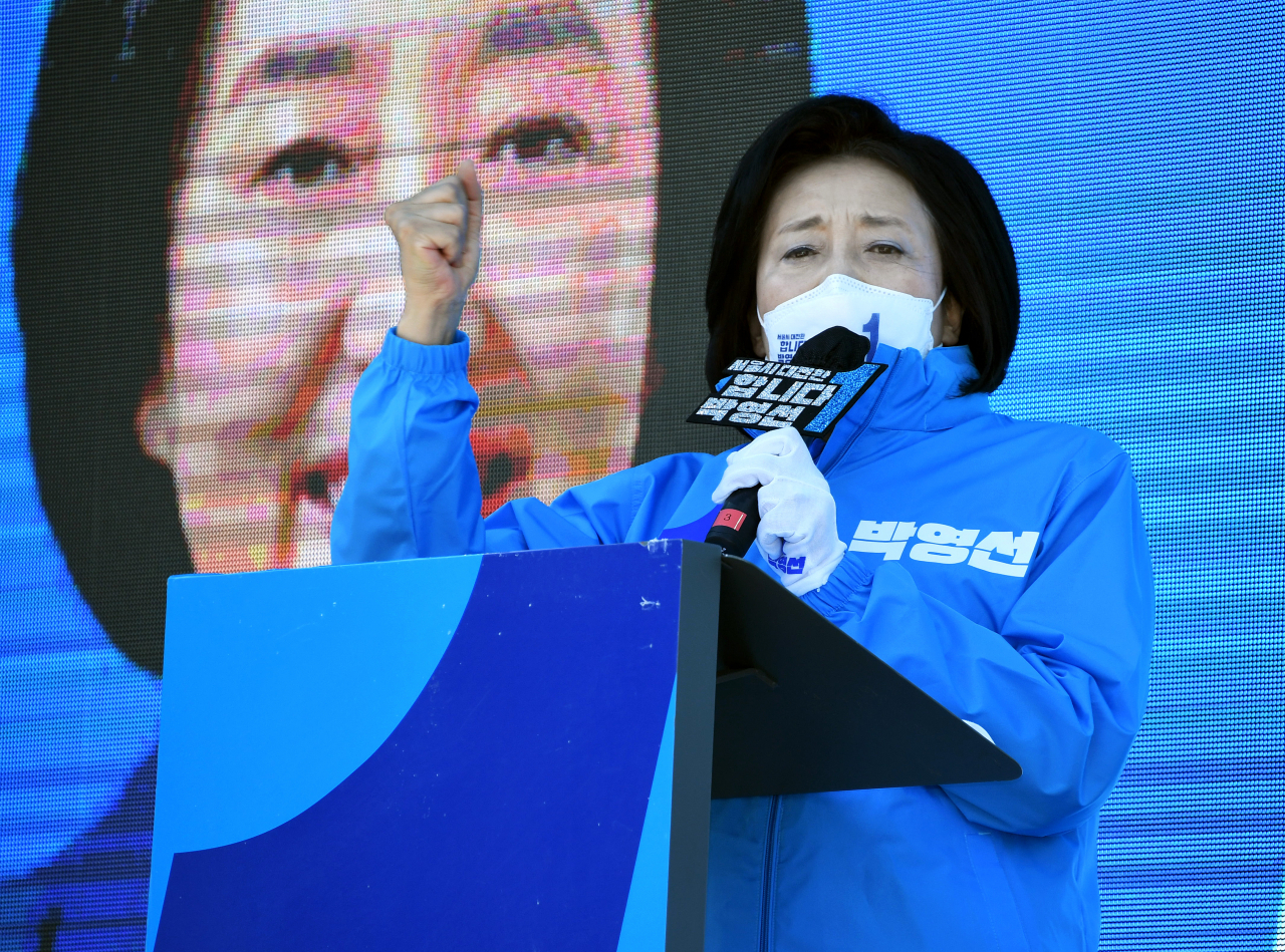 더불어민주당 박영선 서울시장 후보가 30일 서울 성동구 왕십리역 광장에서 열린 집중유세에서 지지를 호소하며 연설하고 있다. [국회사진기자단]