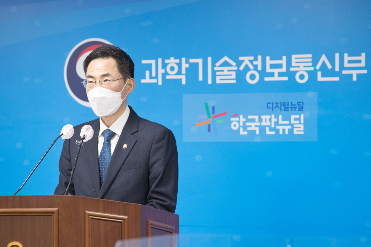 10대 핵심기술이 적용된 2050 탄소중립 사회.[과기정통부 제공] 용홍택 과학기술정보통신부 제1차관이 30일 오전 세종시 과기정통부 기자실에서 '탄소중립 기술혁신 추진전략' 브리핑을 하고 있다.[과기정통부 제공]