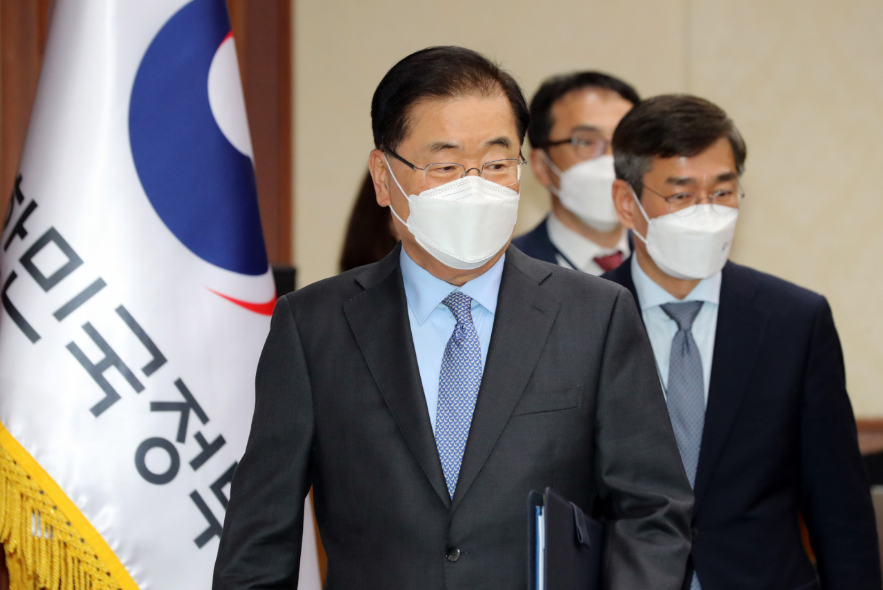 정의용 외교부 장관이 30일 정부서울청사에서 열린 제1차 무상개발협력 전략회의에 참석하고 있다. 연합뉴스