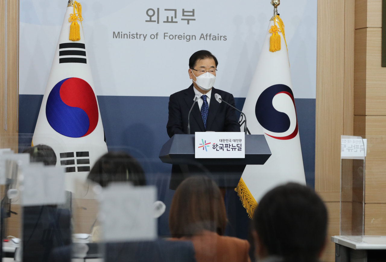 정의용 외교부 장관은 31일 서울 도렴동 외교부청사에서 취임 후 첫 내신기자단 브리핑을 가졌다. [연합]