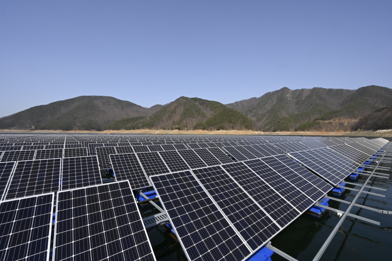 Dozens of solar panels are installed over a reservoir in Jecheon, North Chungcheong Province. (Ko Jun-tae/The Korea Herald)