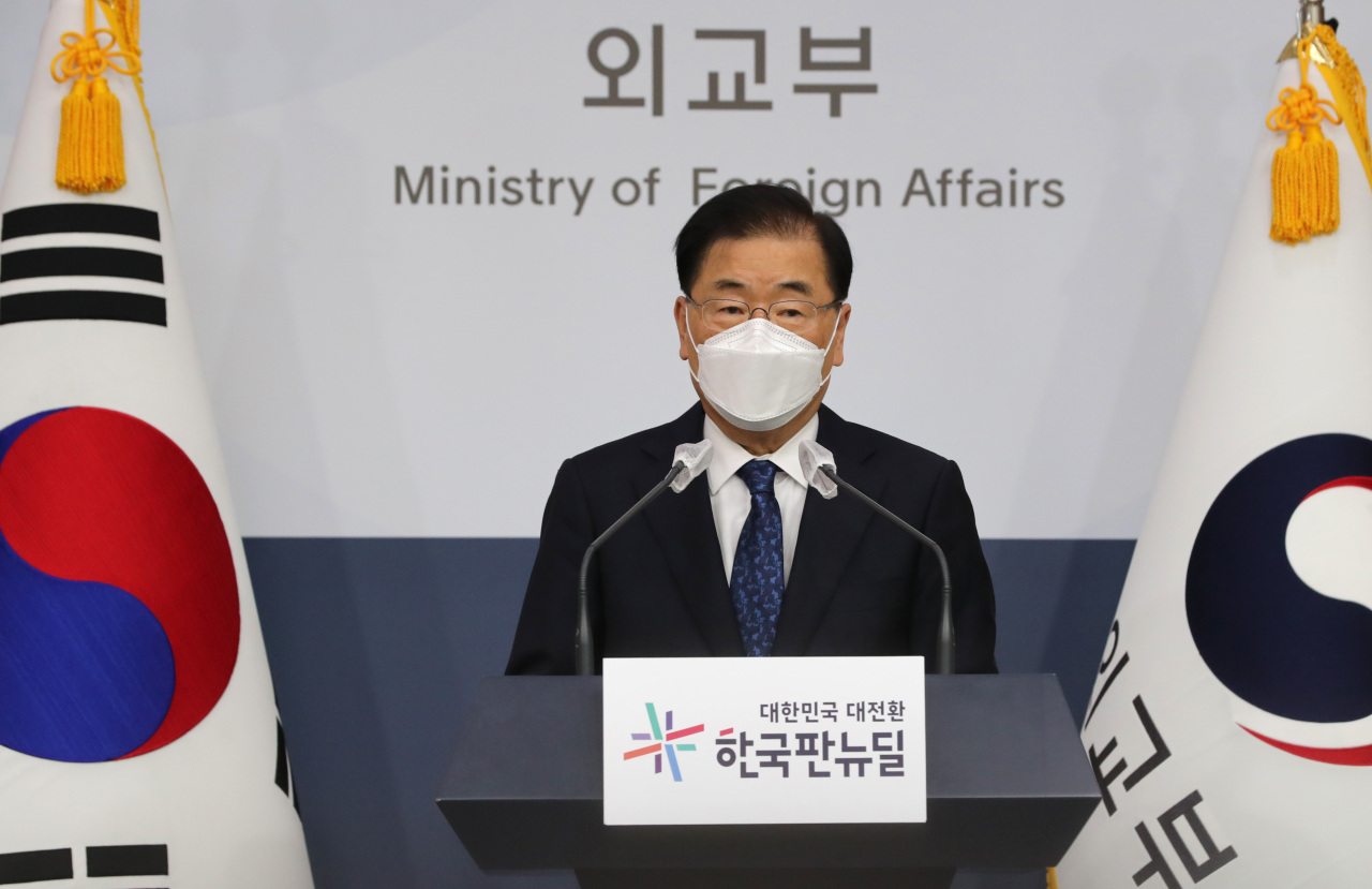 South Korean Foreign Minister Chung Eui-yong talks during a press conference at the Foreign Ministry in Seoul on Wednesday. (Yonhap)