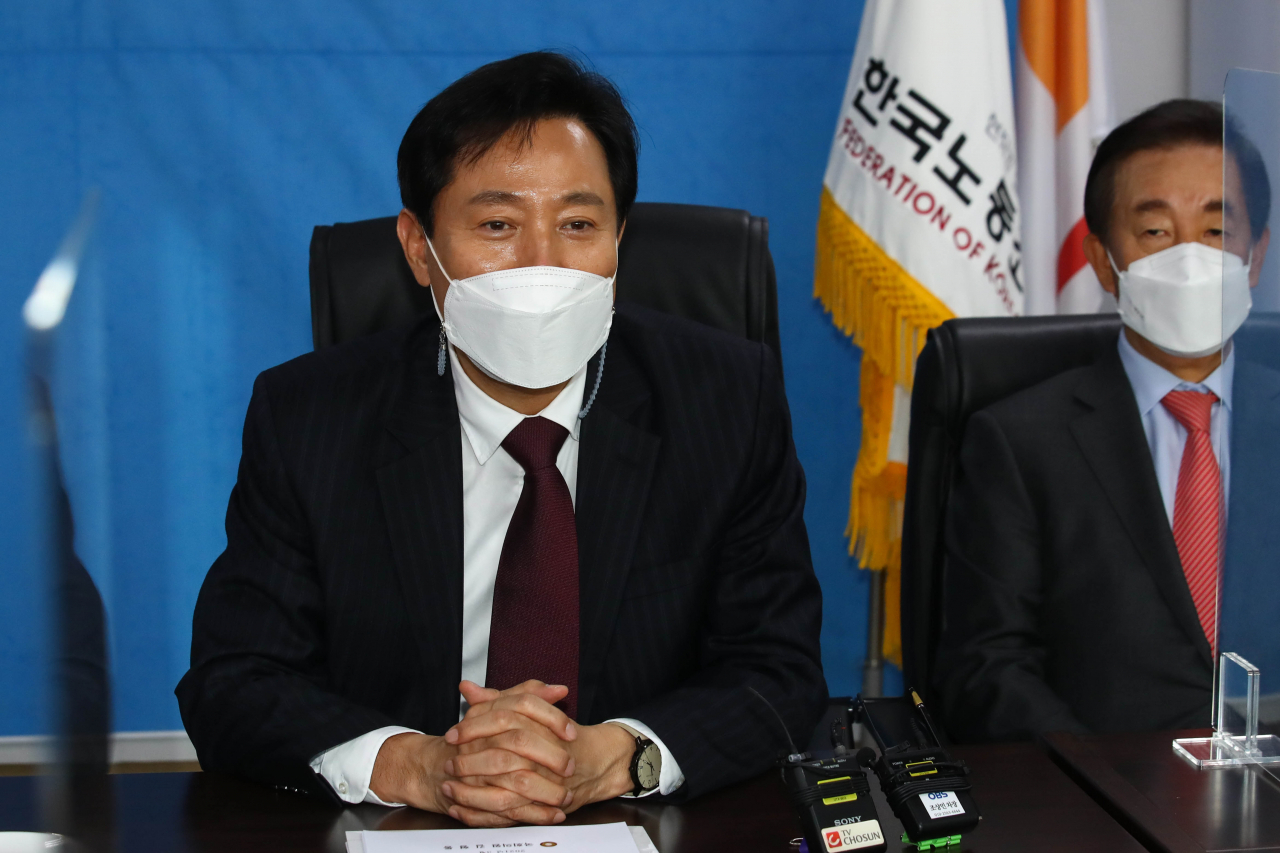 국민의힘 오세훈 서울시장 후보가 31일 서울 여의도 한국노총을 방문해 인사말하고 있다. 연합뉴스