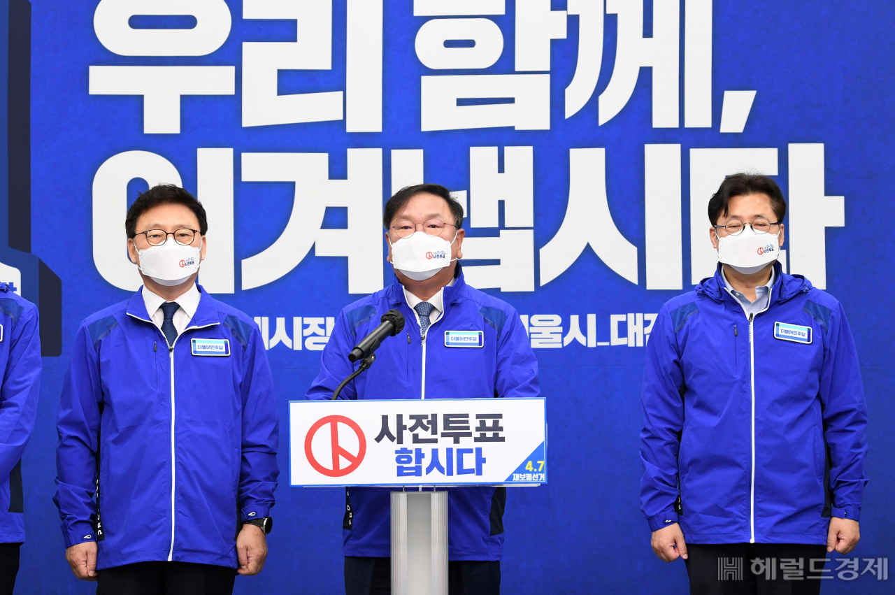 ] 김태년 더불어민주당 대표 직무대행이 1일 서울 여의도 국회에서 성명 발표를 하고 있다. 이상섭 기자/