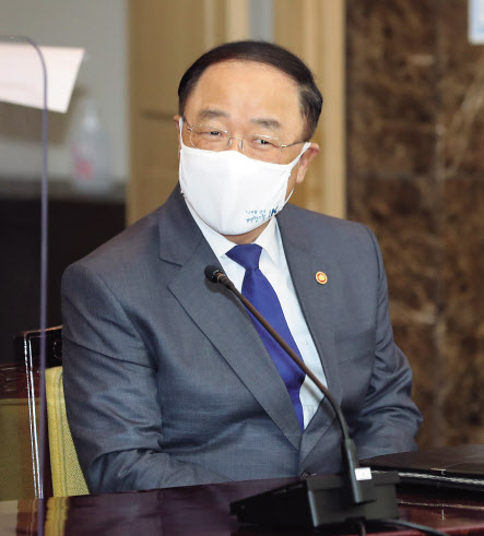 백신 상황점검회의에 참석한 홍남기 부총리 겸 기획재정부 장관. [연합]