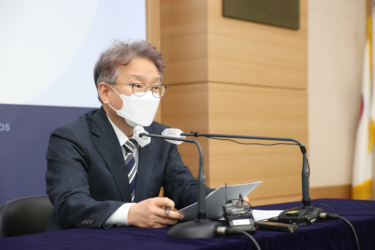 1일 정부 서울청사에서 진행된 기자간담회에서 권칠승 중소벤처기업부 장관이 인삿말을 하고 있다. [중소벤처기업부 제공]