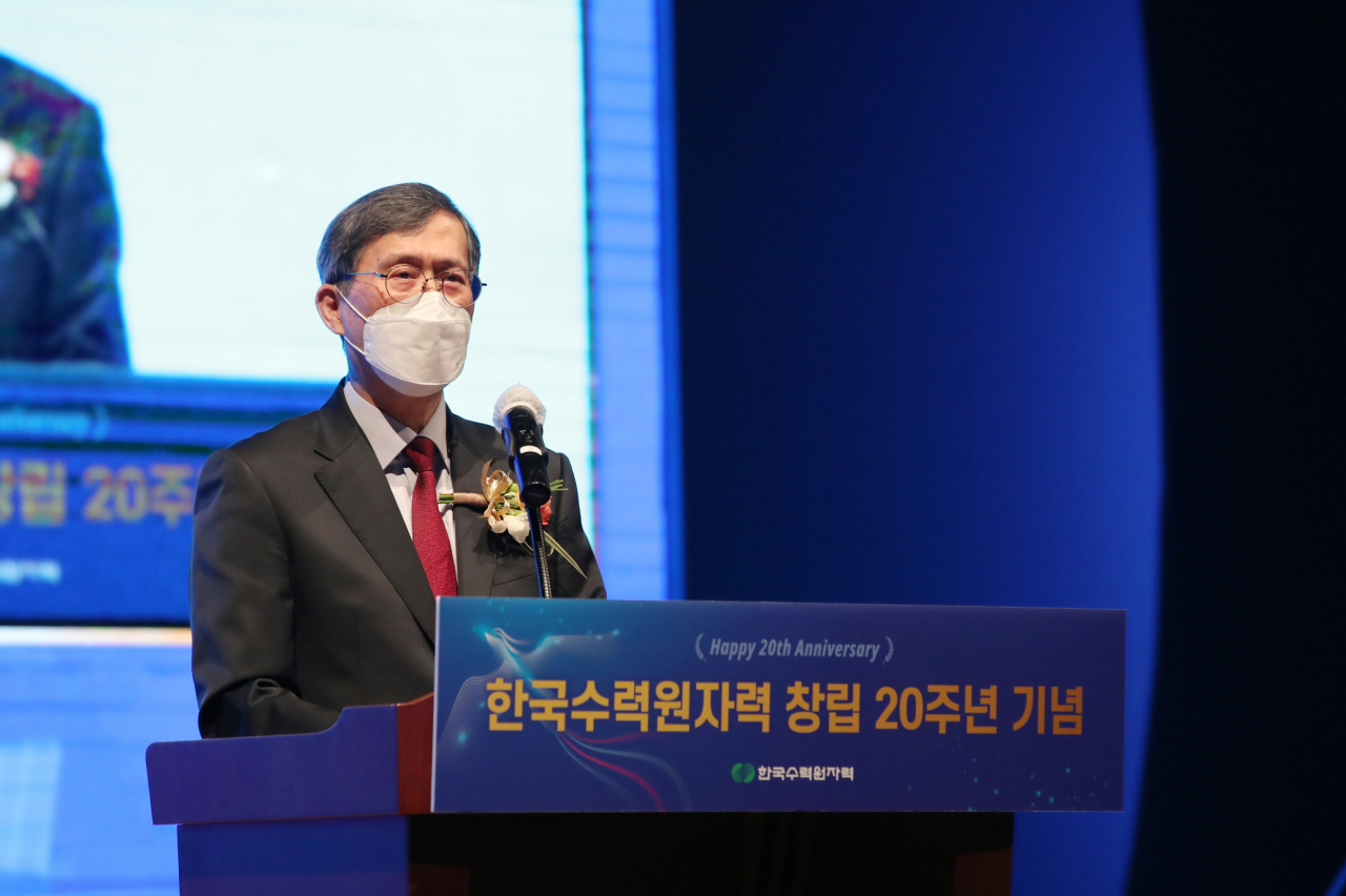 정재훈 한국수력원자력 사장이 1일 경주 본사에서 창립 20주년 행사에서 기념사를 하고 있다.[한국수력원자력 제공]