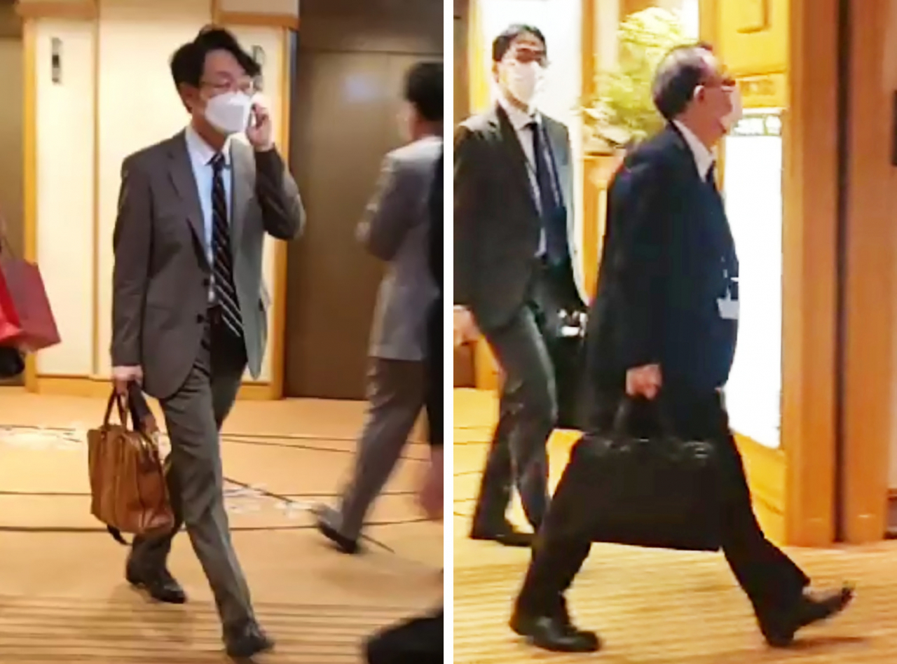 이상렬 외교부 아시아태평양 국장(왼쪽 사진)과 후나코시 다케히로(船越健裕) 일본 외무성 아시아대양주 국장이 1일 도쿄 시내 한 호텔에서 한일 외교당국 간 국장급 회의를 마친 뒤 오찬장으로 이동하고 있다. [연합뉴스]