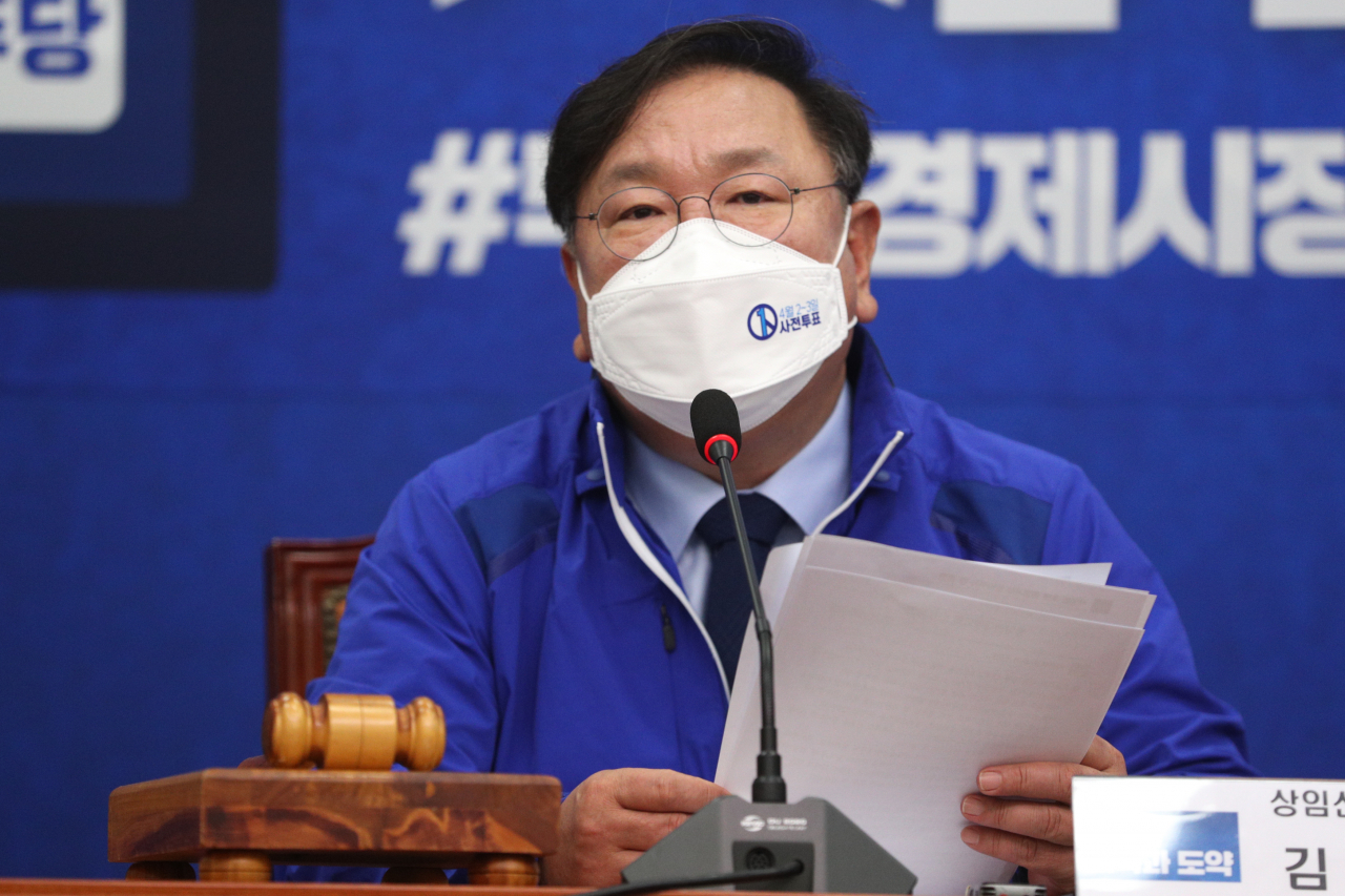김태년 더불어민주당 당대표 직무대행이 2일 서울 여의도 국회에서 열린 중앙선대위 회의에서 발언하고 있다. [헤럴드경제=이상섭 기자]