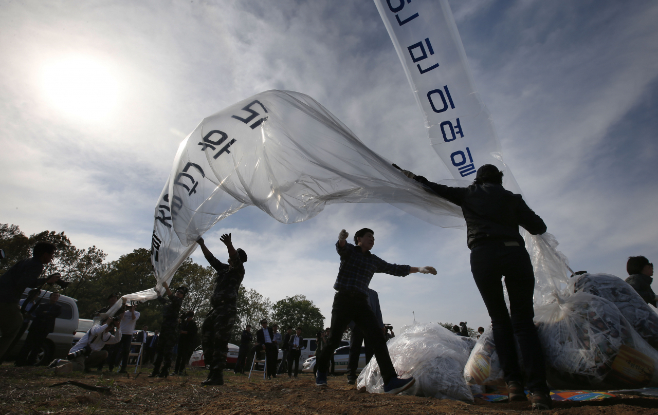 대북전단금지법이 지난달 시행에 들어간 가운데 미국 의회 차원에서 관련 청문회를 추진하는 등 국제사회의 비판여론이 고조되고 있다. [연합]