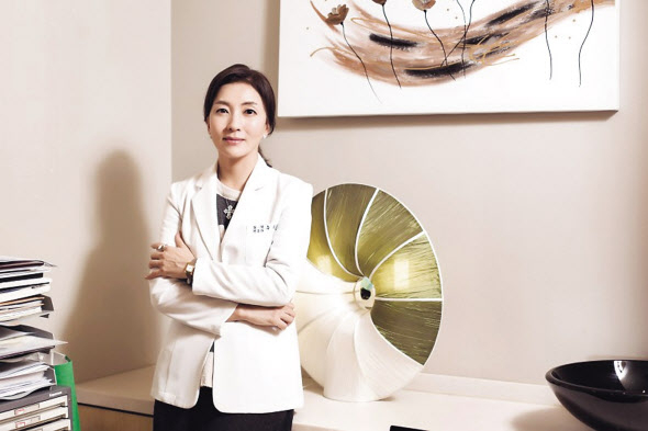 유은정 서초좋은의원 원장. 유 원장은 “식탐을 일으키는 자신의 감정을 먼저 파악하고 해결해야 다이어트에 성공할 수 있다”고 말했다.