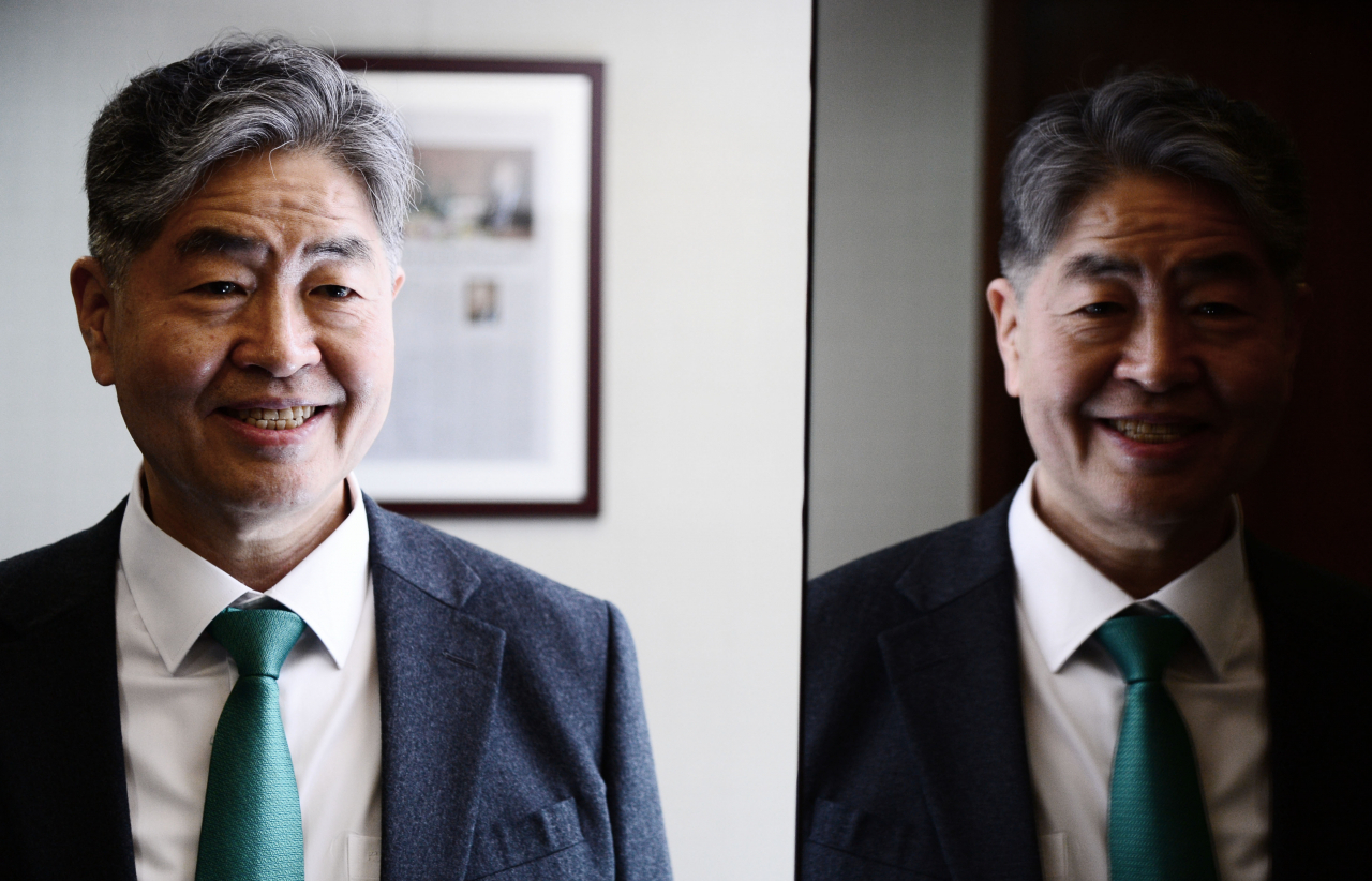 김영훈 대성그룹 회장이 걸어온 길 ▶1952년 대구 출생 ▶1975년 서울대 행정학과 졸업 ▶1981년 미국 미시간대 법학·경영학 석사 ▶1987년 미국 하버드대 신학 석사 ▶2000년~ 대성그룹 회장 ▶2001년 주한 몽골 명예영사 ▶2002년 한국도시가스협회장 ▶2013~2019년 세계에너지협의회 회장 ▶2016년 산업통상자원부 에너지정책 고위자문단 ▶2019년~ 세계에너지협의회 명예회장 ▶2019년~ 대통령 직속 국가기후환경회의 위원 ▶2020년 은탑산업훈장 수상