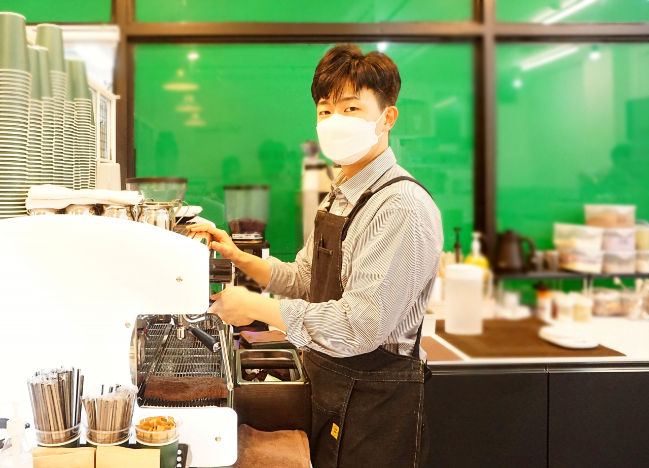 마포구 도화동에서 카페를 운영하는 지다원 씨. [박로명 기자]