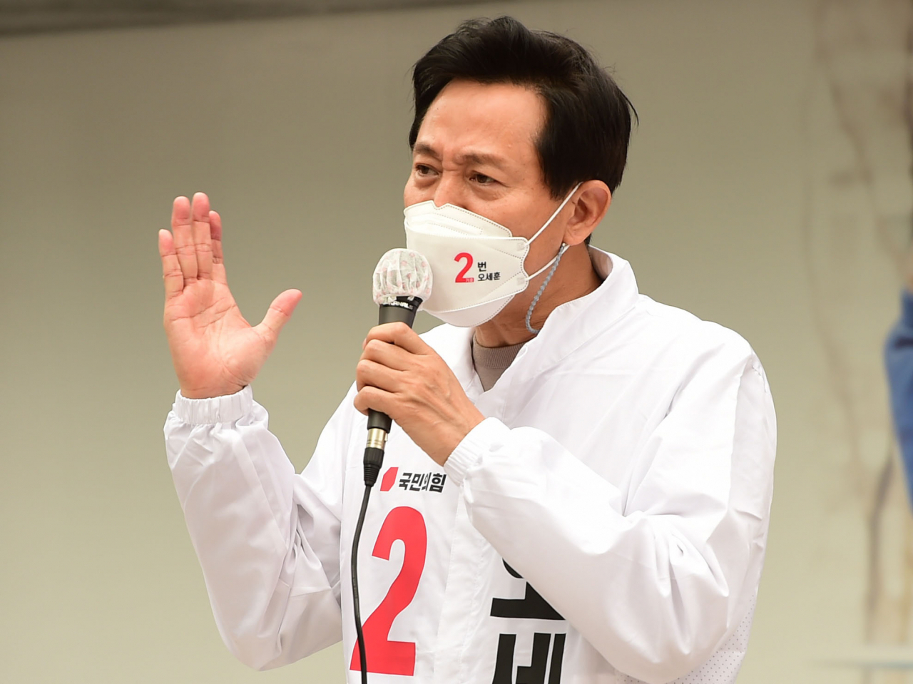 4·7 재보선 국민의힘 오세훈 서울시장 후보가 2일 오후 서울 마포구 상암DMC 거리에서 지지를 호소하는 연설을 하고 있다. [연합]