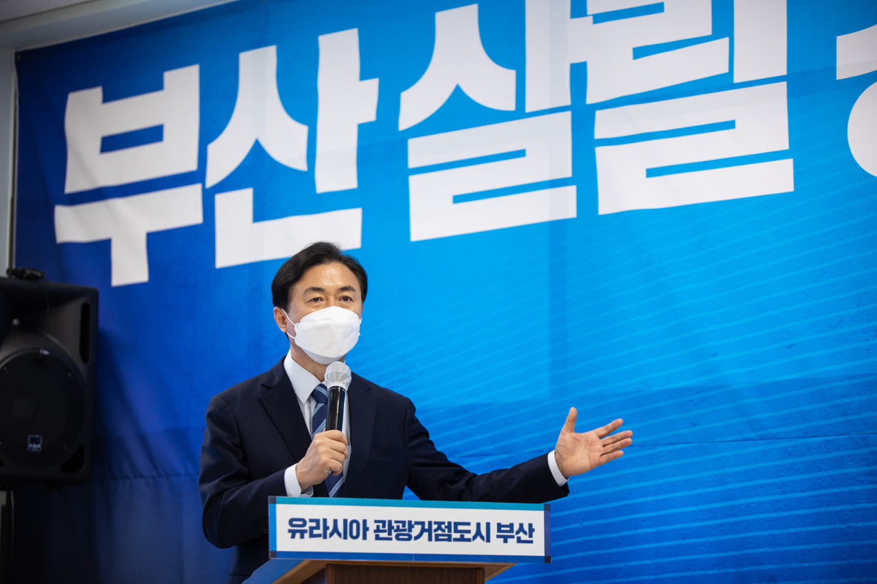 김영춘 더불어민주당 부산시장 후보가 4일 '유라시아 관광거점도시 부산' 정책공약을 발표하고 있다. [김영춘 캠프 제공]