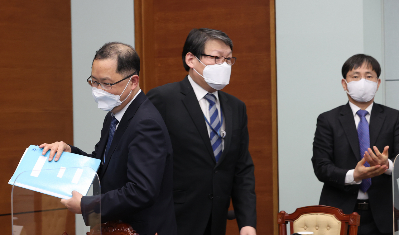 김진국 민정수석(왼쪽부터), 이광철 민정비서관, 김영식 법무비서관 [연합]