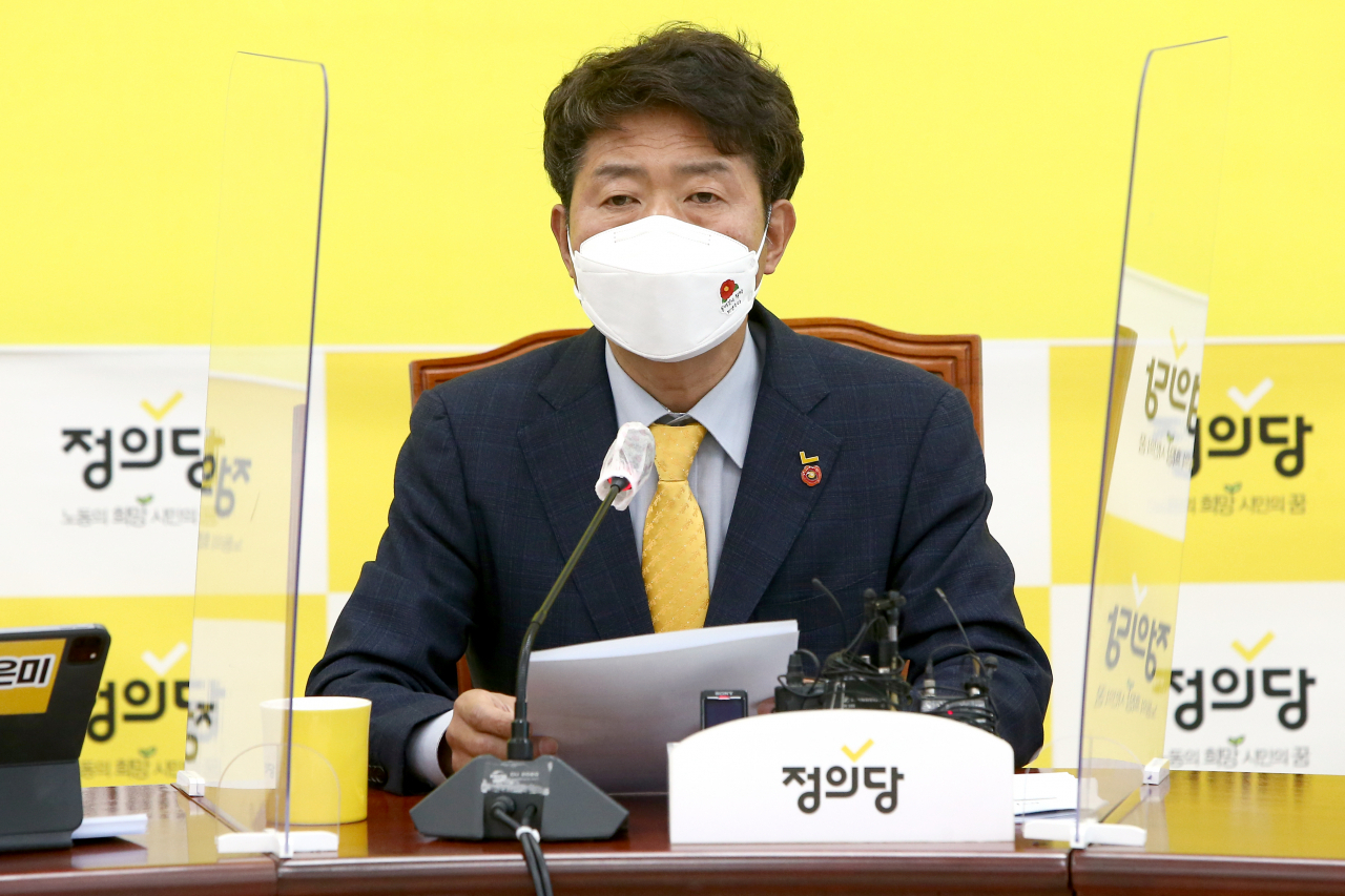 여영국 정의당 대표가 5일 국회에서 열린 대표단회의에서 발언하고 있다. 이상섭 기자