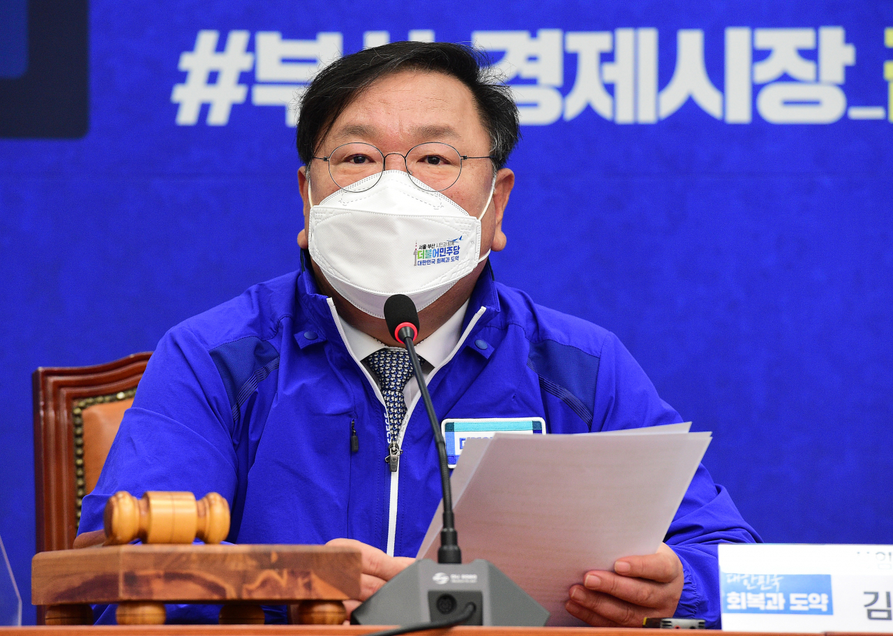더불어민주당 김태년 공동 상임선대위원장(당대표 직무대행)이 5일 국회에서 열린 중앙선대위 회의에서 발언하고 있다. [사진=이상섭 기자/babtong@heraldcorp.com]