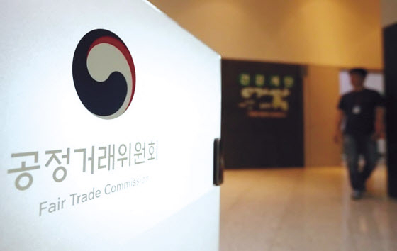 공정위가 조사에 일단 들어가면 조사내용을 당사자에게 처분 여부와 관계없이 알리도록 했다. 사건착수사실에 대해서는 당사자뿐만 아니라 신고인에게도 통지토록 했다. 이 과정에서 서면 뿐만 아니라 문자메시지를 이용한 전달도 허용했다. 공정위는 5일 ‘공정거래위원회 회의 운영 및 사건절차 등에 관한 규칙’ 및 ‘동의의결제도 운영 및 절차 등에 관한 규칙’ 개정안을 이날부터 26일까지 행정예고한다며 이같이 밝혔다. [123RF]