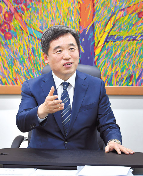 서정협 서울시장 권한대행이 지난 2일 헤럴드경제와 인터뷰를 하고 있다. [서울시 제공]