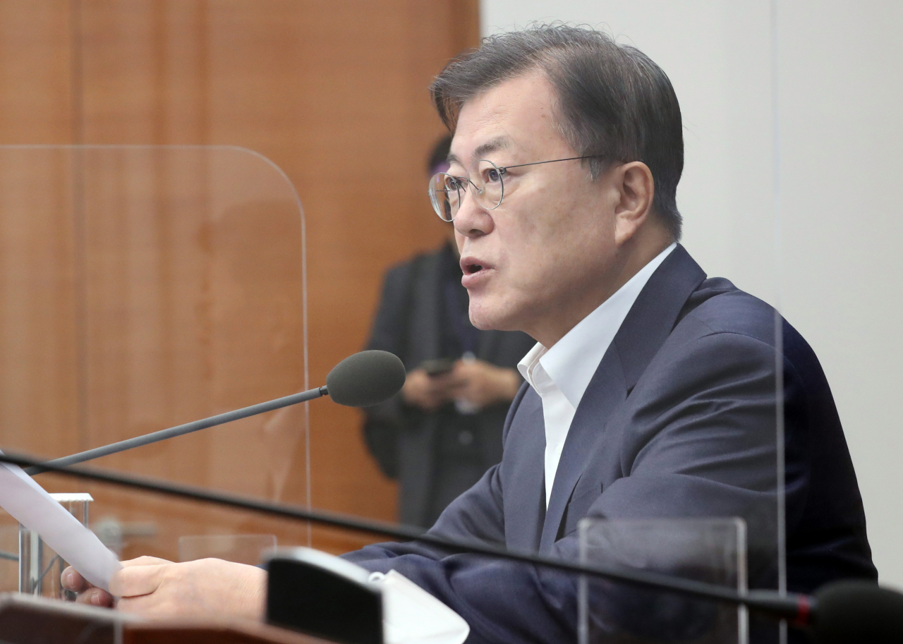 문재인 대통령이 5일 청와대에서 열린 수석·보좌관 회의에서 발언하고 있다. [연합]