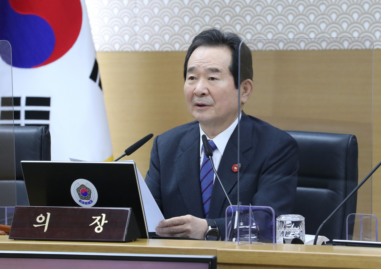 정세균 국무총리가 6일 오전 정부세종청사에서 서울과 영상으로 연결해 열린 국무회의를 주재하며 발언하고 있다. [연합]