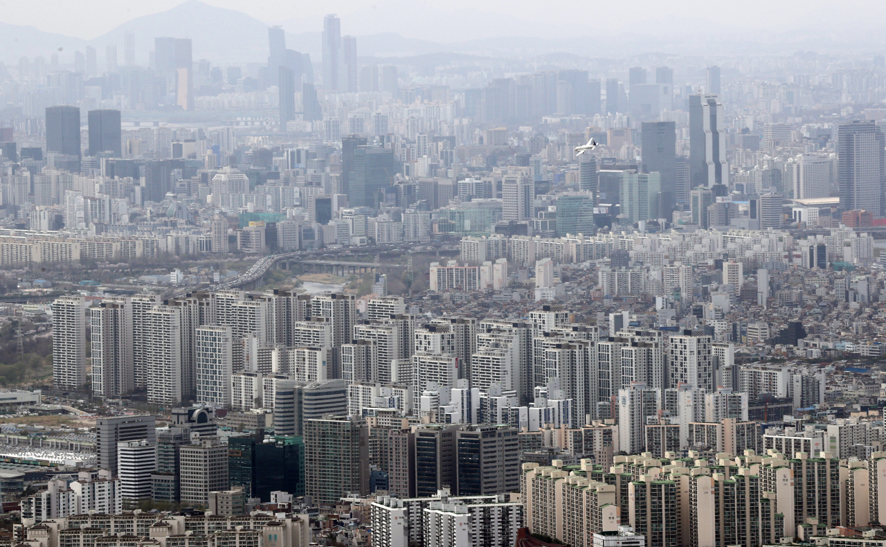 View of apartment buildings in Seoul. (Yonhap)
