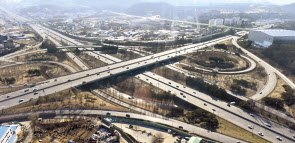 경부고속도로 전경. [연합]