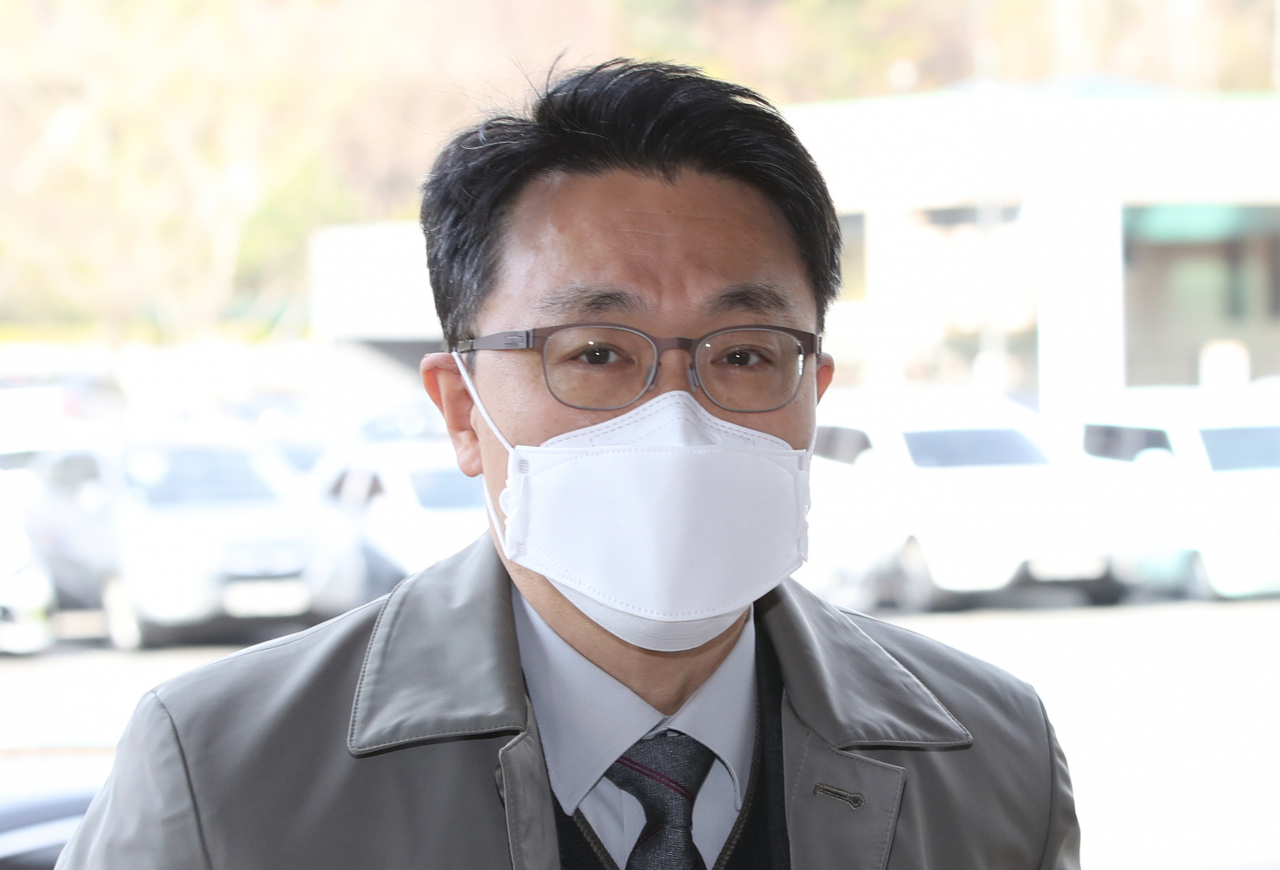 김진욱 고위공직자범죄수사처장이 6일 오전 경기 과천시 정부과천청사 공수처로 출근하고 있다. [연합]