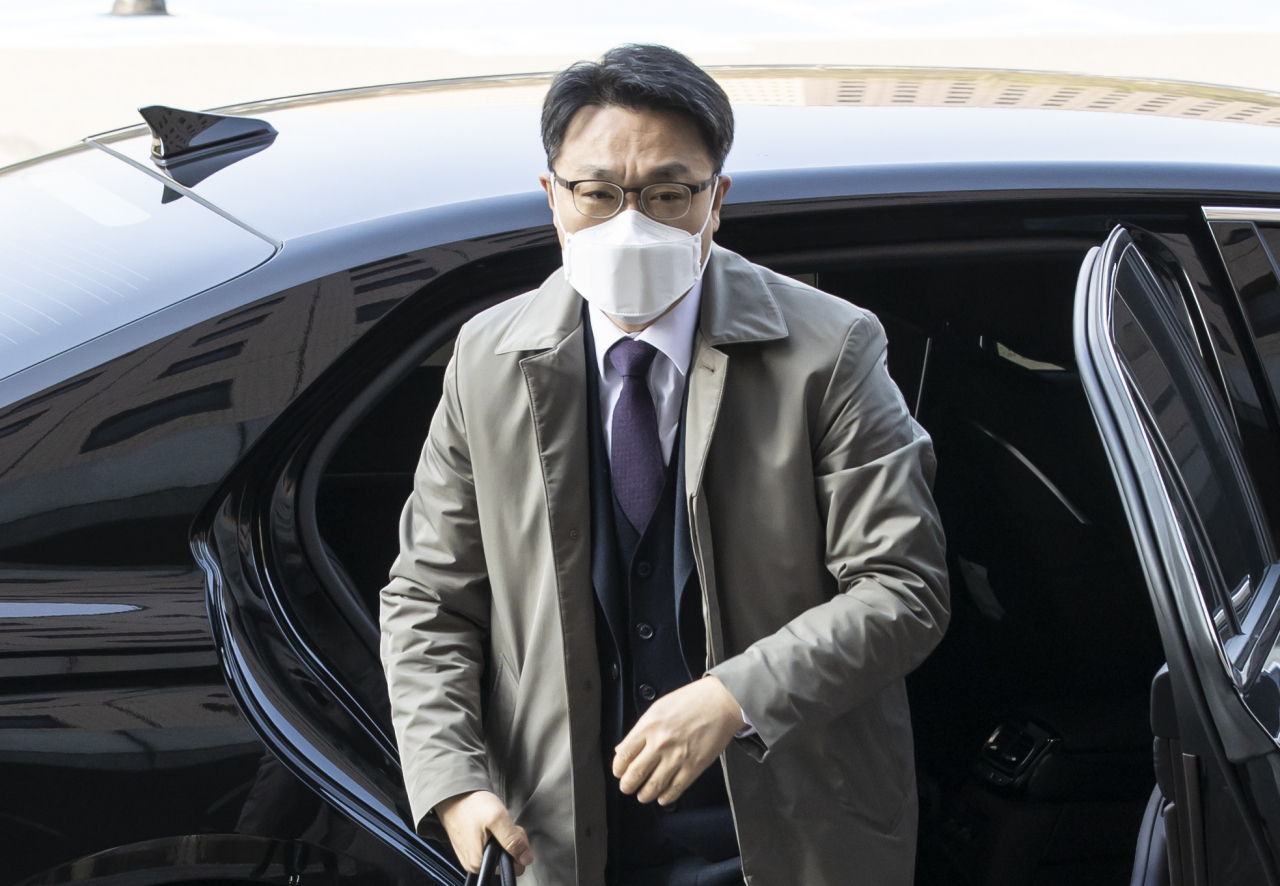 김진욱 고위공직자범죄수사처장이 7일 오전 경기 과천시 정부과천청사 공수처로 출근하고 있다. [연합]