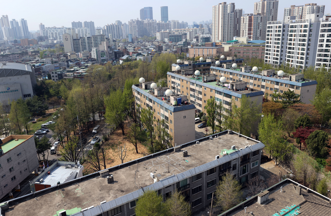 7일 공공재건축 선도사업 후보지로 선정된 서울 영등포구 신길 재정비촉진지구 내 위치한 신길13구역 일대 모습. [연합]