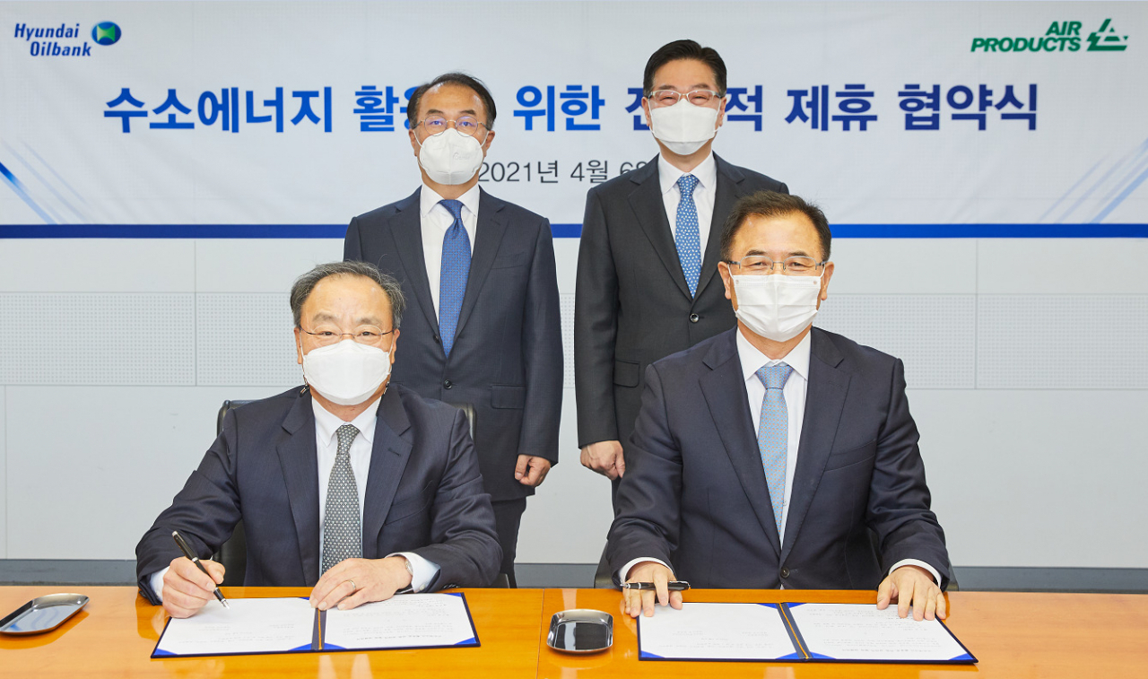 현대오일뱅크가 6일 서울 중구 소재 서울사무소에서 글로벌 수소기업 에어프로덕츠와 ‘수소 에너지 활용을 위한 전략적 협력 양해 각서’를 체결했다. [현대오일뱅크 제공]